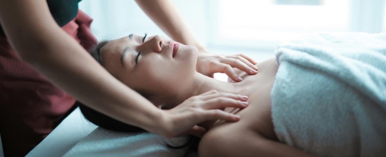 O Que É Massagem Holística? Uma Visão Integral do Corpo, Mente e Espírito.